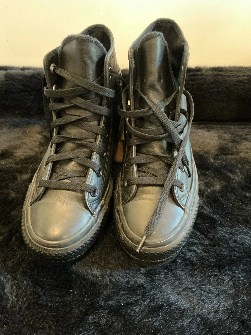 Converse Men's Black High Top Leather Sneakers Size 4 - Picture 2 of 6